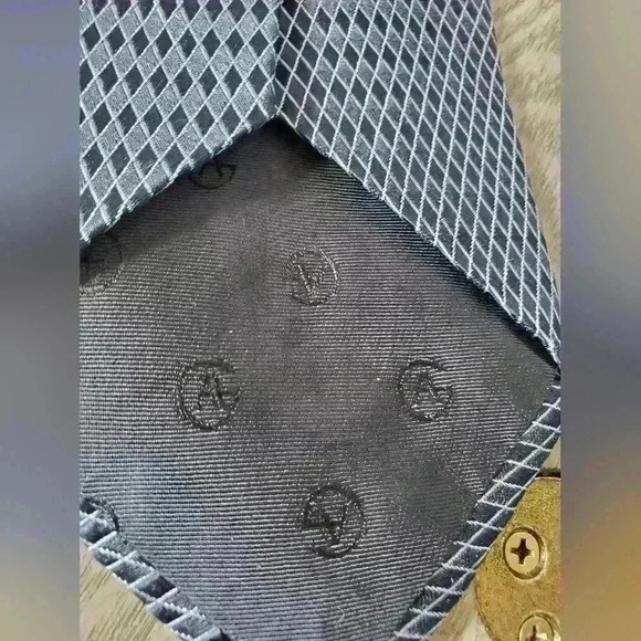 GIORGIO  ARMANI blue classic tie. 100% silk. - Picture 2 of 6